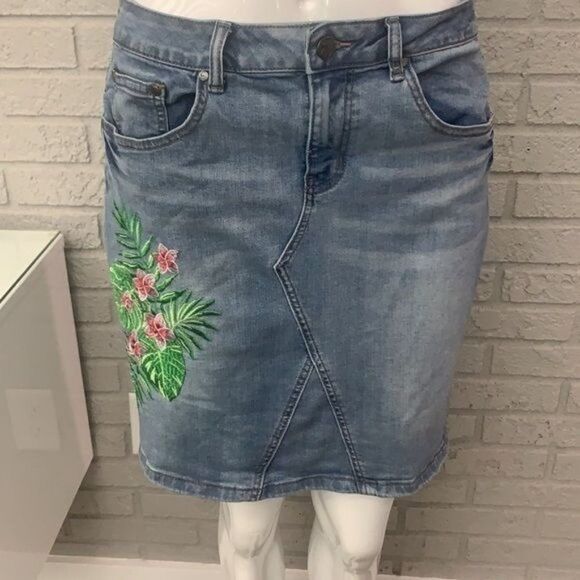 Earl Jeans Denim Floral Embroidered Skirt Size 10 - Picture 1 of 11